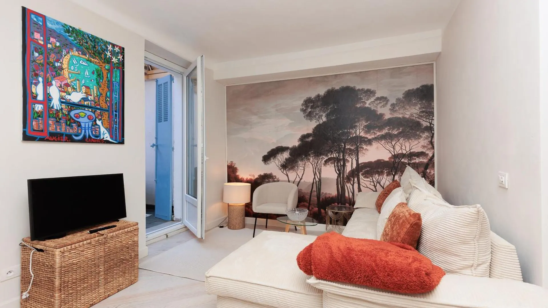 Perrissol Yourhosthelper Cannes France
